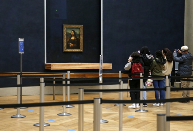 Fransa’nın başkenti Paris’te, deha olarak tanınan İtalyan bilim insanı ve sanatçı Leonardo Da Vinci'nin ünlü ''Mona Lisa'' tablosuna da ev sahipliği yapan Louvre Müzesi, dünyanın en çok ziyaretçi çeken müzelerinden biri. Fotoğraf: Getty
